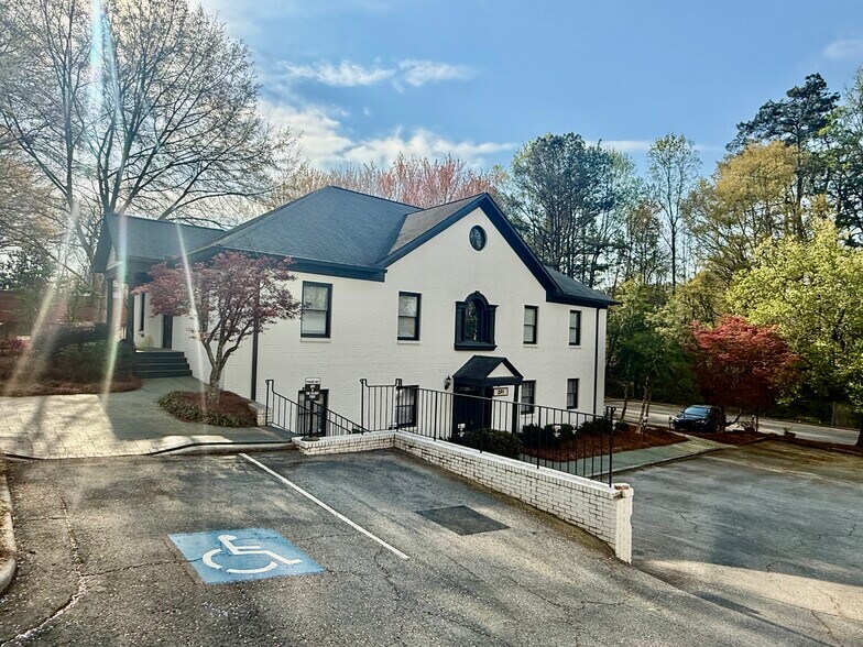 1155 Hightower Trl, Atlanta, GA à vendre - Photo de l’immeuble – Image 1 sur 24