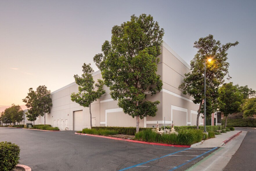 2712 Gateway Rd, Carlsbad, CA à louer - Photo de l’immeuble – Image 2 sur 9