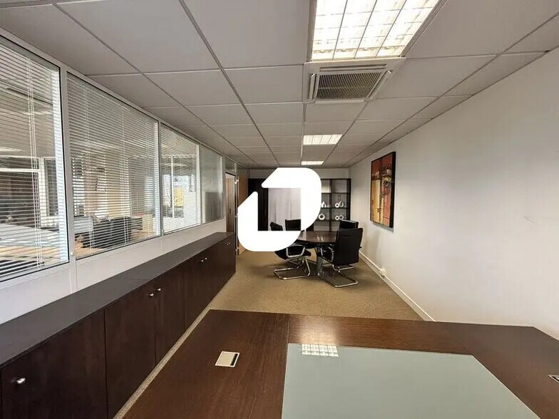Bureau dans Évry-Courcouronnes à vendre - Photo intérieure – Image 2 sur 9