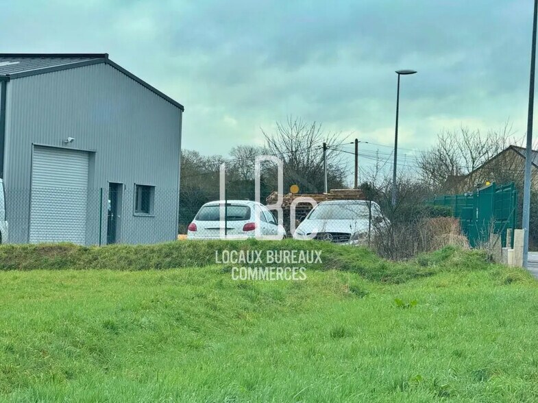 Local d'activités dans Les Touches à vendre - Photo de l’immeuble – Image 2 sur 6