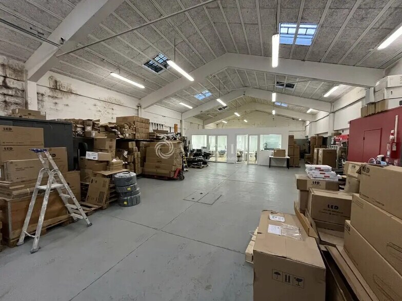 Local d’activités dans Saint-Maur-des-Fossés à louer - Photo de l’immeuble – Image 3 sur 12