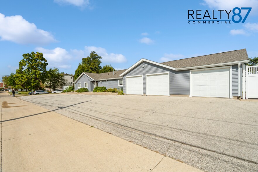 715 10th Ave SE, Cedar Rapids, IA à vendre - Photo de l’immeuble – Image 3 sur 18