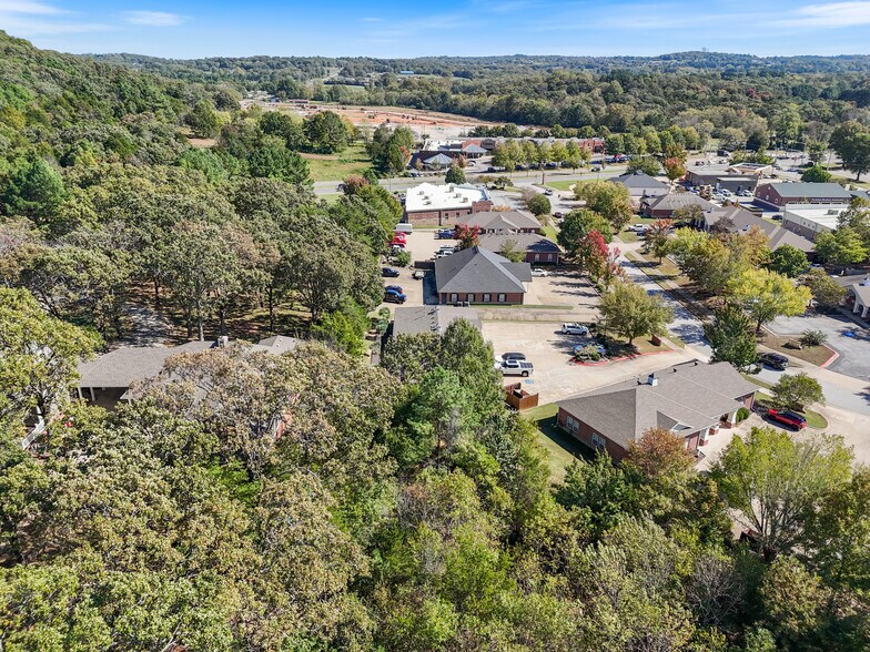 2786 E Millennium Dr, Fayetteville, AR à louer - Photo de l’immeuble – Image 2 sur 12