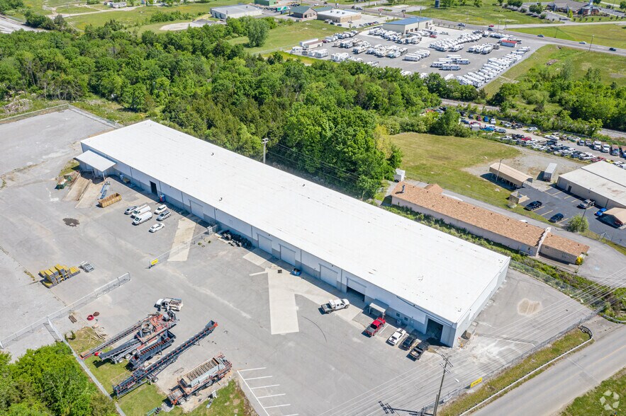 704 Briskin Ln, Lebanon, TN à louer - Photo de l’immeuble – Image 3 sur 5