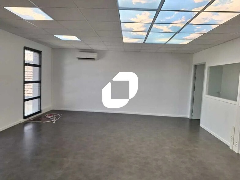 Local d'activités dans Cenon à vendre - Photo intérieure – Image 1 sur 15