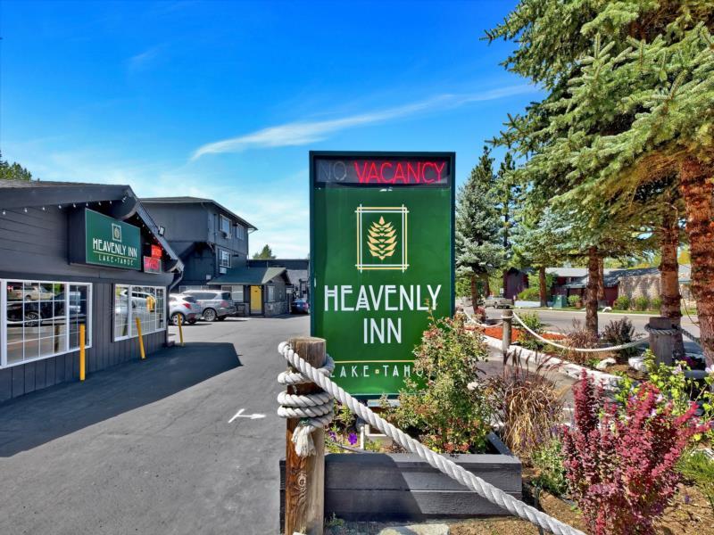 Heavenly Inn & Secrets Inn portefeuille de 2 biens à vendre sur LoopNet.fr Photo de l’immeuble– Image 1 sur 14