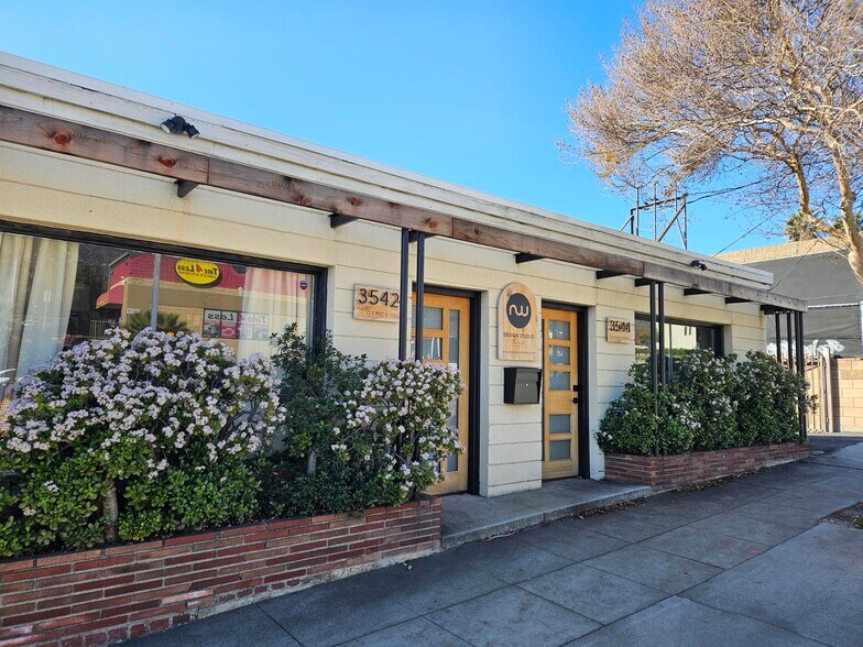 3542-3544 Foothill, La Crescenta, CA à vendre - Photo de l’immeuble – Image 3 sur 6