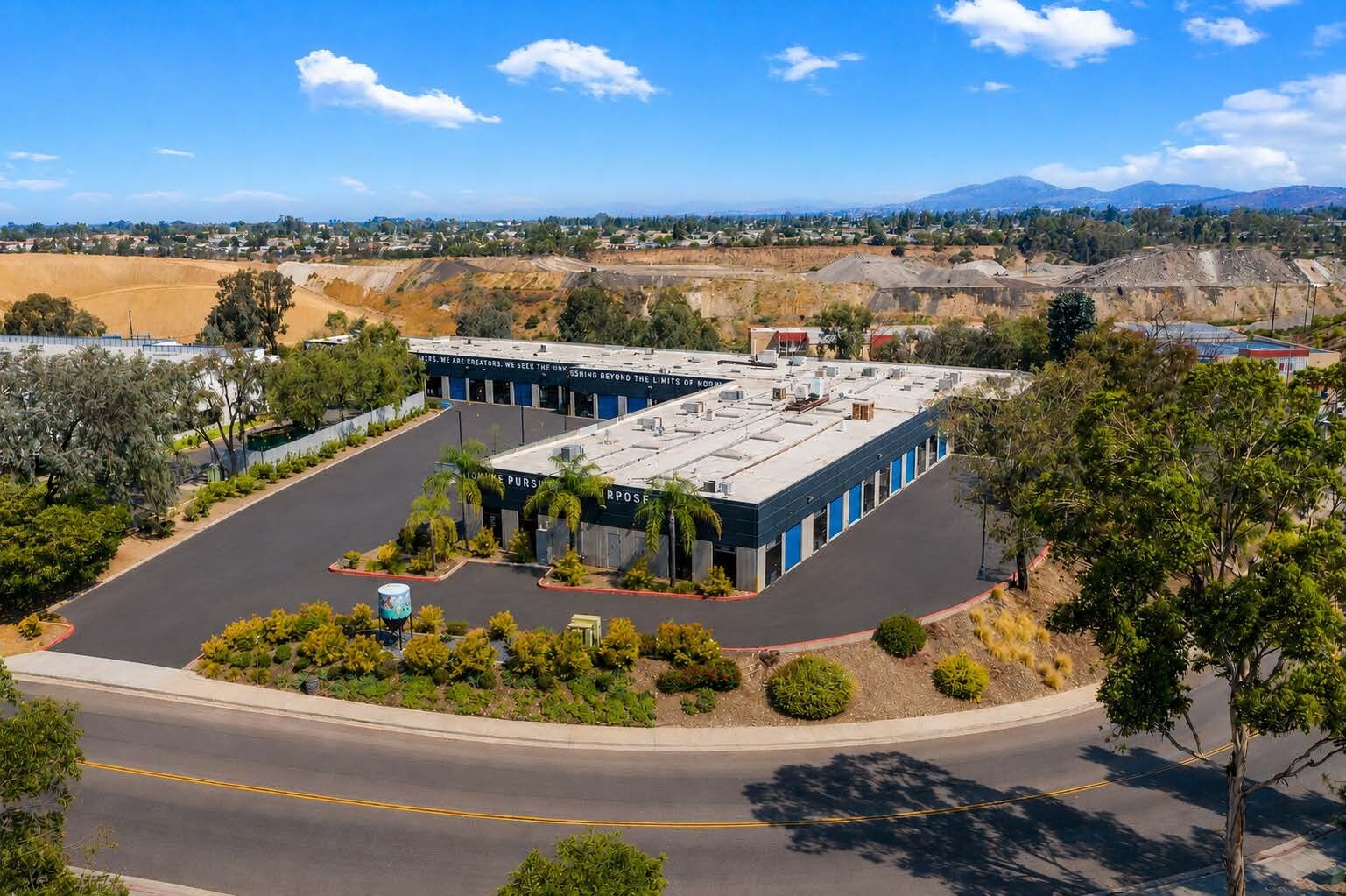 8680 Miralani Dr, San Diego, CA à louer Photo de l’immeuble– Image 1 sur 12