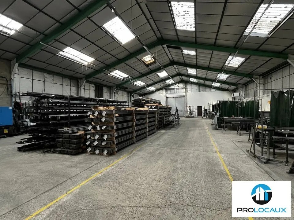 Local d'activités dans Creil à vendre Photo de l’immeuble– Image 1 sur 12