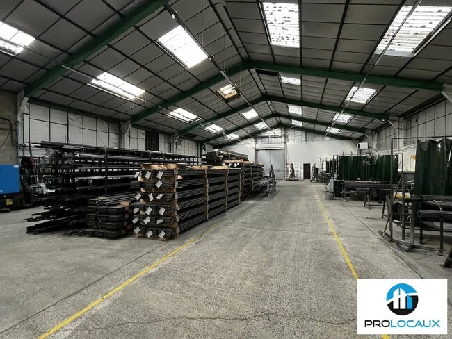 Plus de détails pour Local d’activités à vendre