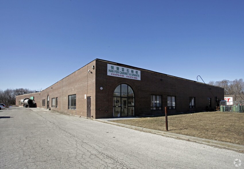 60 Weybright Ct, Toronto, ON à louer - Photo de l’immeuble – Image 3 sur 4