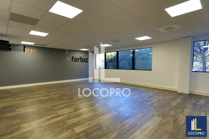 Bureau dans Aix-en-Provence à louer - Photo de l’immeuble – Image 2 sur 10