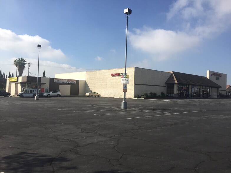 467 E Foothill Blvd, Rialto, CA à louer - Photo de l’immeuble – Image 2 sur 4