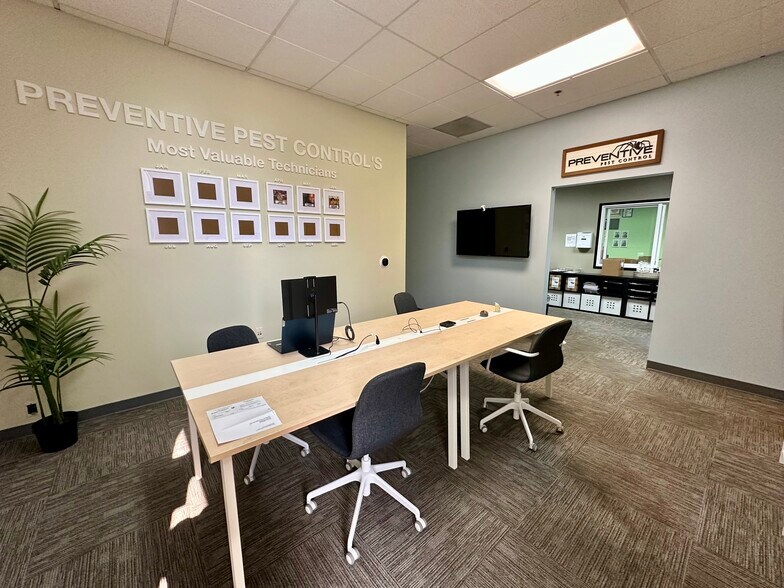 1025 N Shepard St, Anaheim, CA à vendre - Photo de l’immeuble – Image 3 sur 17