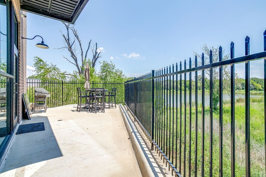 4451 Dale Earnhardt Way, Northlake, TX à louer - Photo intérieure – Image 2 sur 36