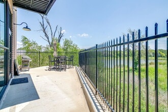 4451 Dale Earnhardt Way, Northlake, TX à louer Photo intérieure– Image 2 sur 36