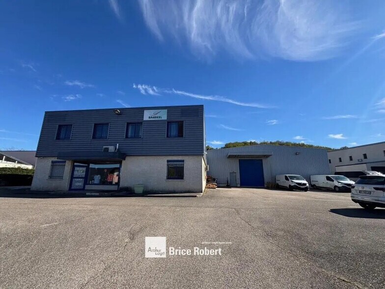 13 Rue De La Pierre Millière, Saint-Quentin-Fallavier à vendre - Photo de l’immeuble – Image 2 sur 7