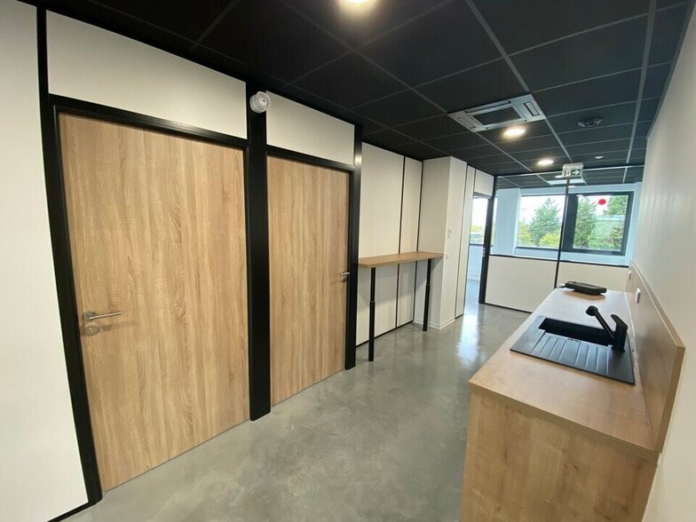 Bureau dans Artigues-près-Bordeaux à vendre - Photo intérieure – Image 3 sur 9