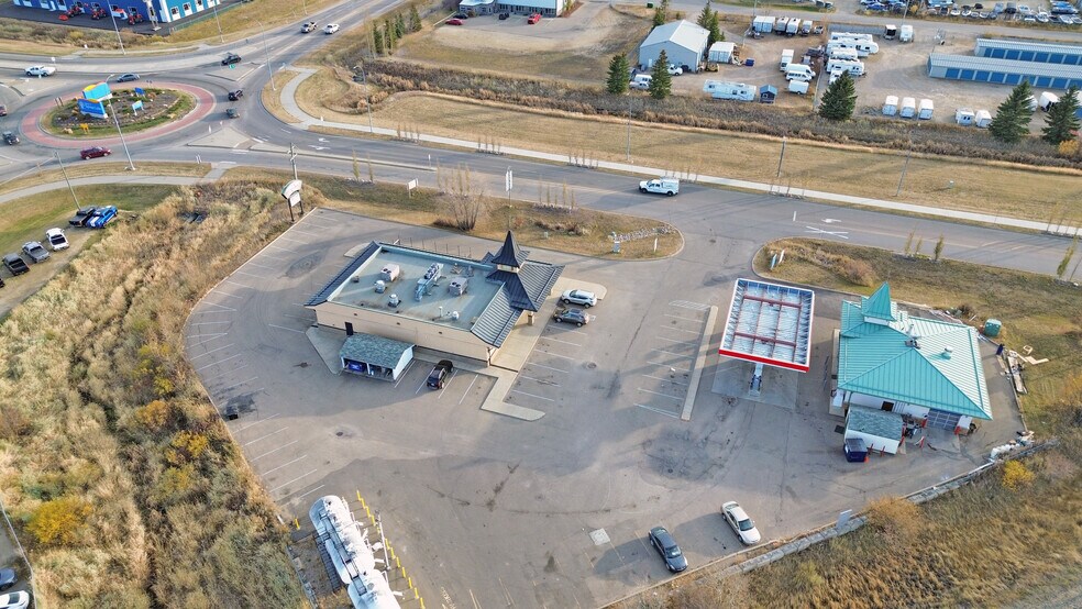 3 AB-11A, Sylvan Lake, AB à vendre - Aérien – Image 3 sur 6