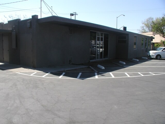 400 Burney St, Modesto, CA à vendre - Photo de l’immeuble – Image 3 sur 12