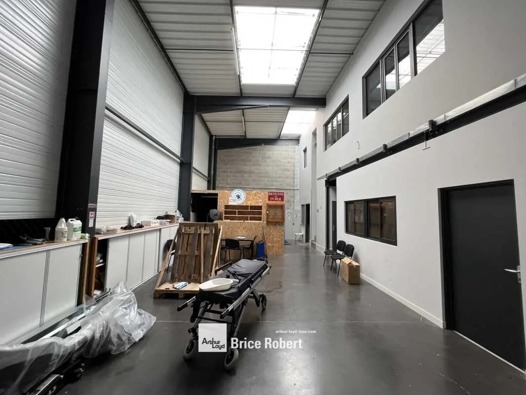 Local d’activités dans Sathonay-Camp à louer Photo intérieure– Image 1 sur 6