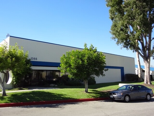 1355 S Darius Ct, City Of Industry, CA à louer - Photo de l’immeuble – Image 2 sur 10