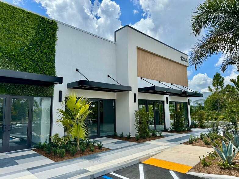 1250 SW Gatlin Blvd, Port Saint Lucie, FL à louer - Photo de l’immeuble – Image 3 sur 10