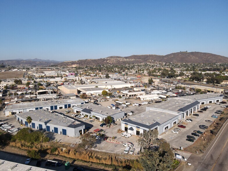 208 Greenfield Dr, El Cajon, CA à louer - Photo de l’immeuble – Image 3 sur 5
