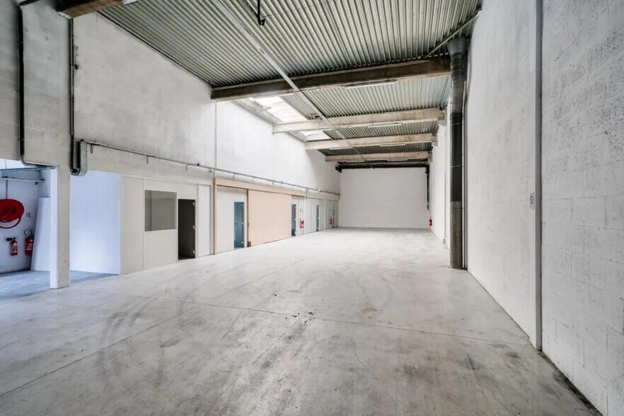 Local d’activités dans Éragny à louer - Photo intérieure – Image 2 sur 4