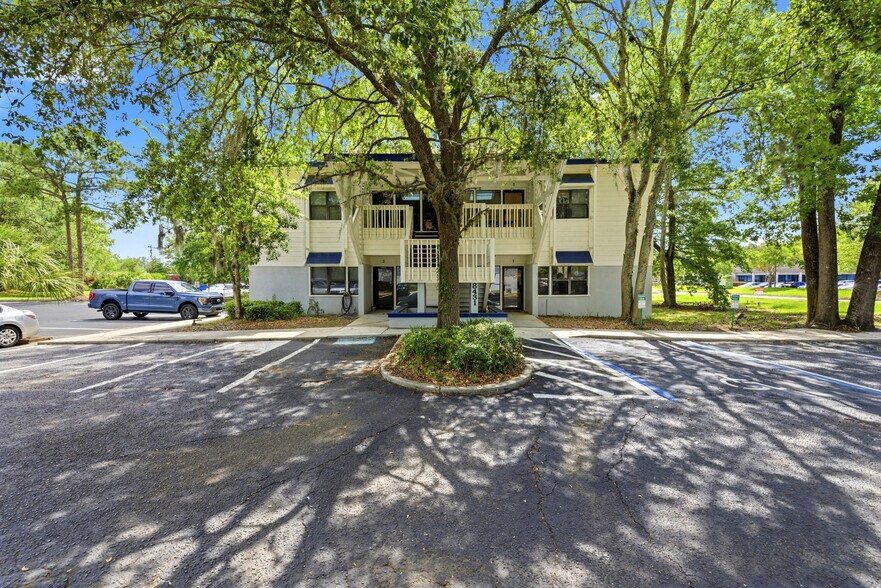 8431 Baymeadows Way, Jacksonville, FL à louer - Photo de l’immeuble – Image 2 sur 32