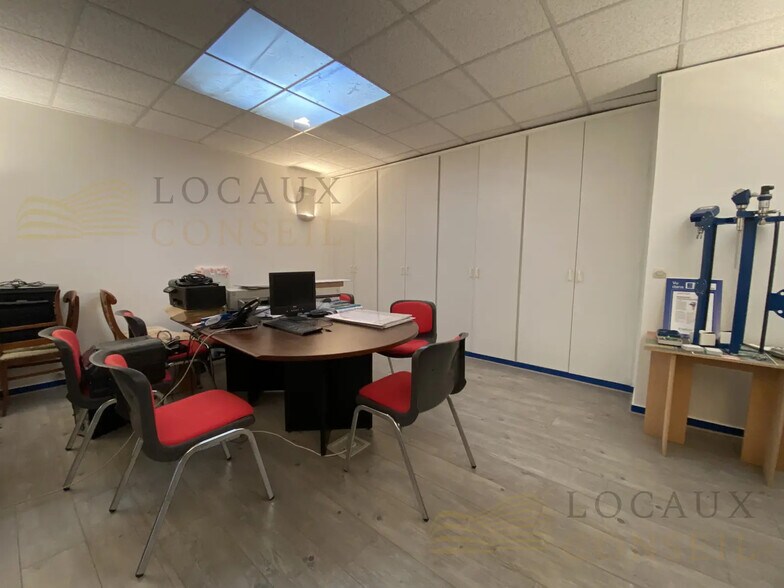 Local d'activités dans SAINT-OUEN-L'AUMONE à vendre - Photo intérieure – Image 1 sur 5