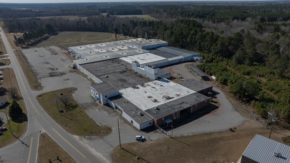 600 S Parker St, Elm City, NC à louer - Photo de l’immeuble – Image 2 sur 7