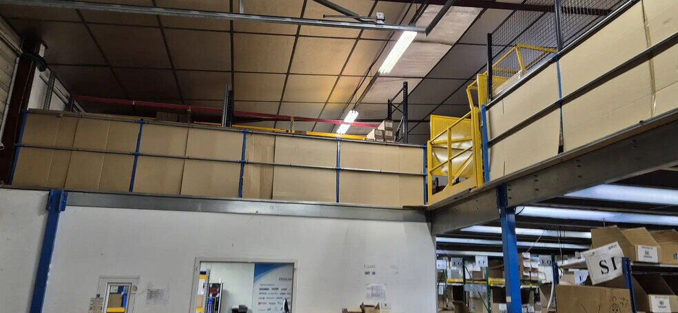 Local d’activités dans Chassieu à louer - Photo de l’immeuble – Image 3 sur 11