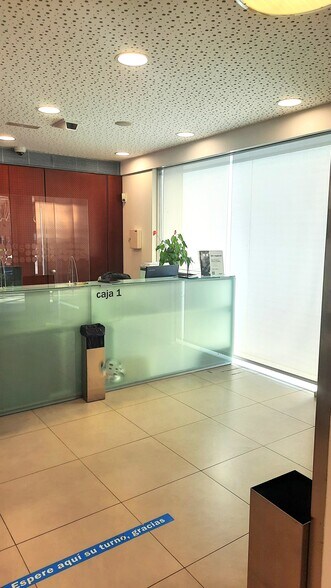 Immeuble residentiel dans Madrid, Madrid à vendre - Photo principale – Image 1 sur 6
