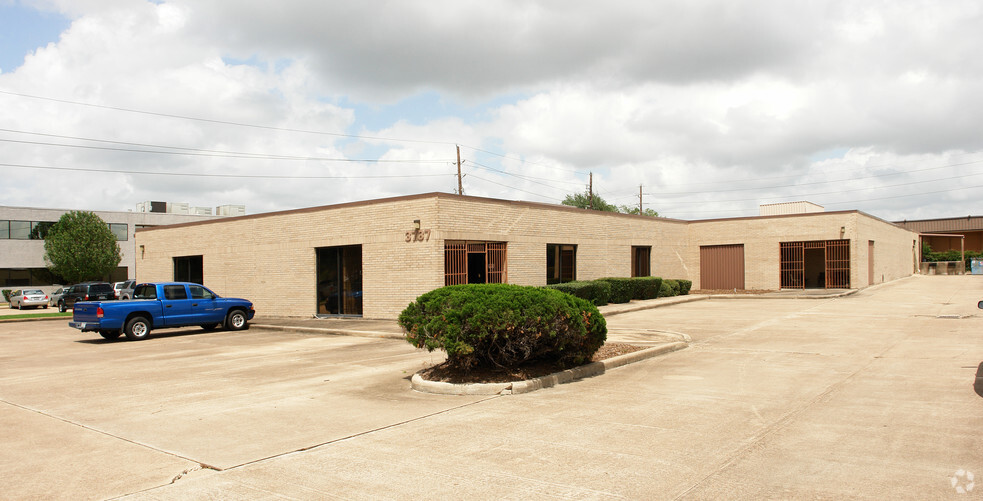 3737 Westcenter Dr, Houston, TX à louer - Photo de l’immeuble – Image 2 sur 14