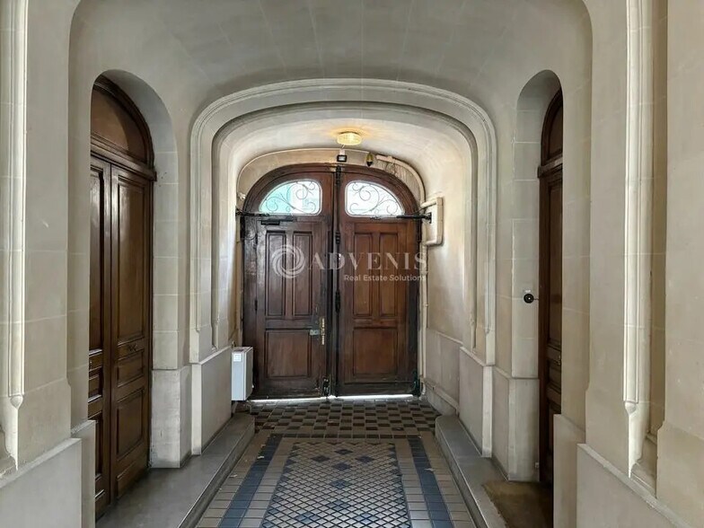 Bureau dans Paris à louer - Photo de l’immeuble – Image 2 sur 10