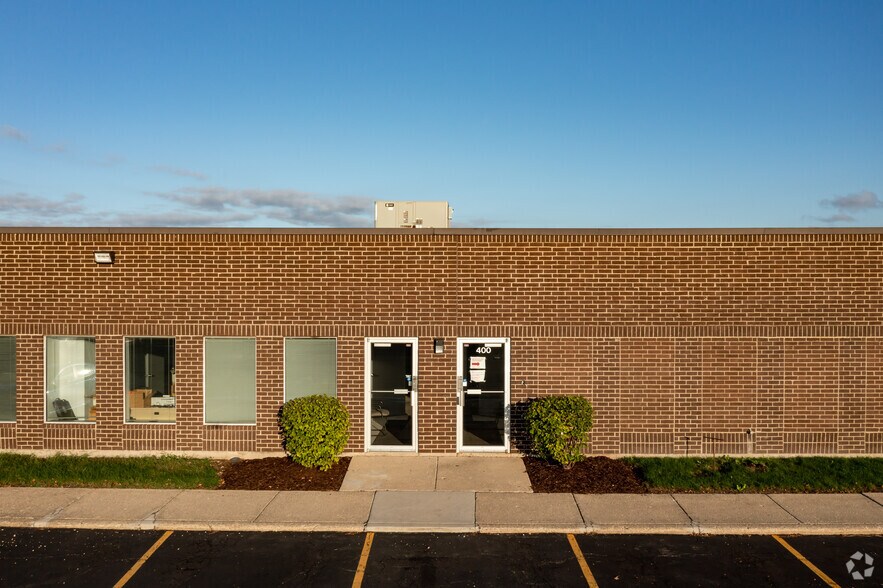 400-420 Eisenhower Ln N, Lombard, IL à vendre - Photo de l’immeuble – Image 2 sur 3
