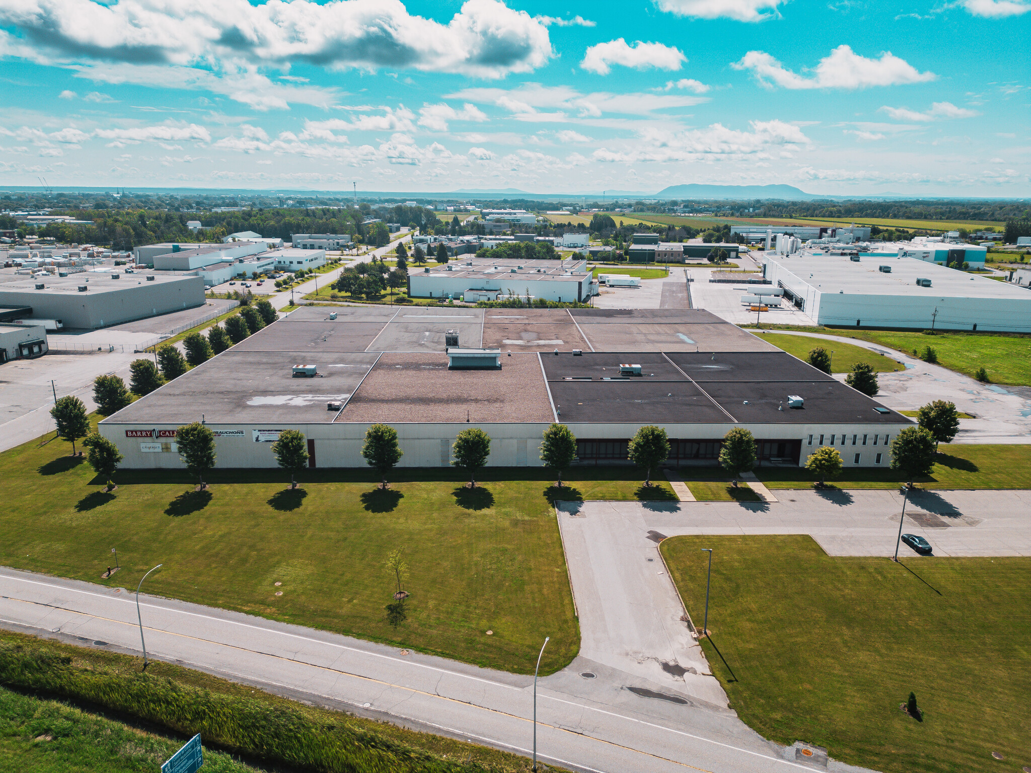 6375 Rue Picard, Saint-hyacinthe, QC à louer Photo principale– Image 1 sur 10