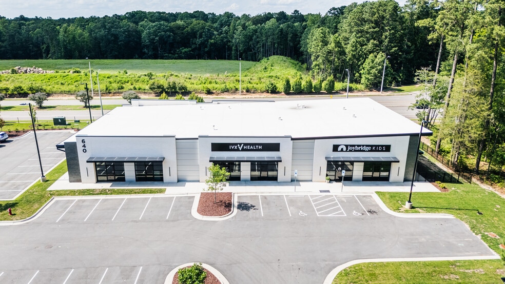 600 Timber Dr E, Garner, NC à louer - Photo de l’immeuble – Image 2 sur 15