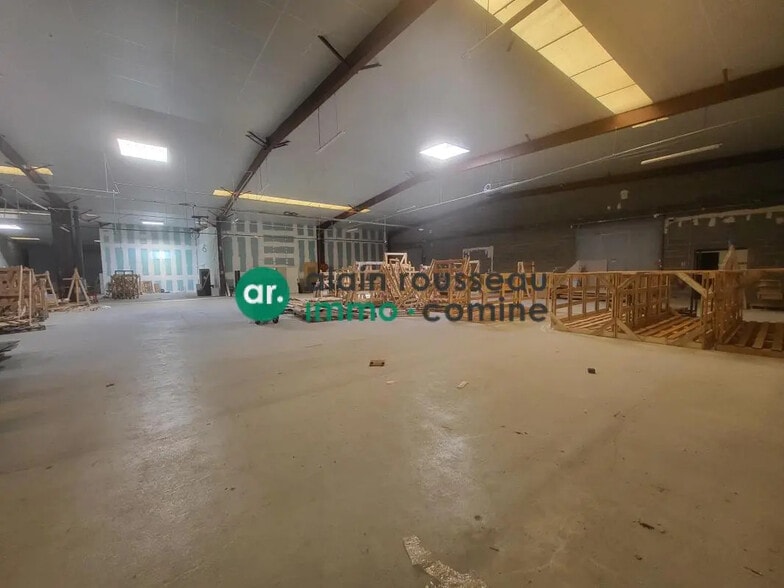 Local d'activités dans SAINT-BARTHELEMY-D'ANJOU à vendre - Photo intérieure – Image 1 sur 10