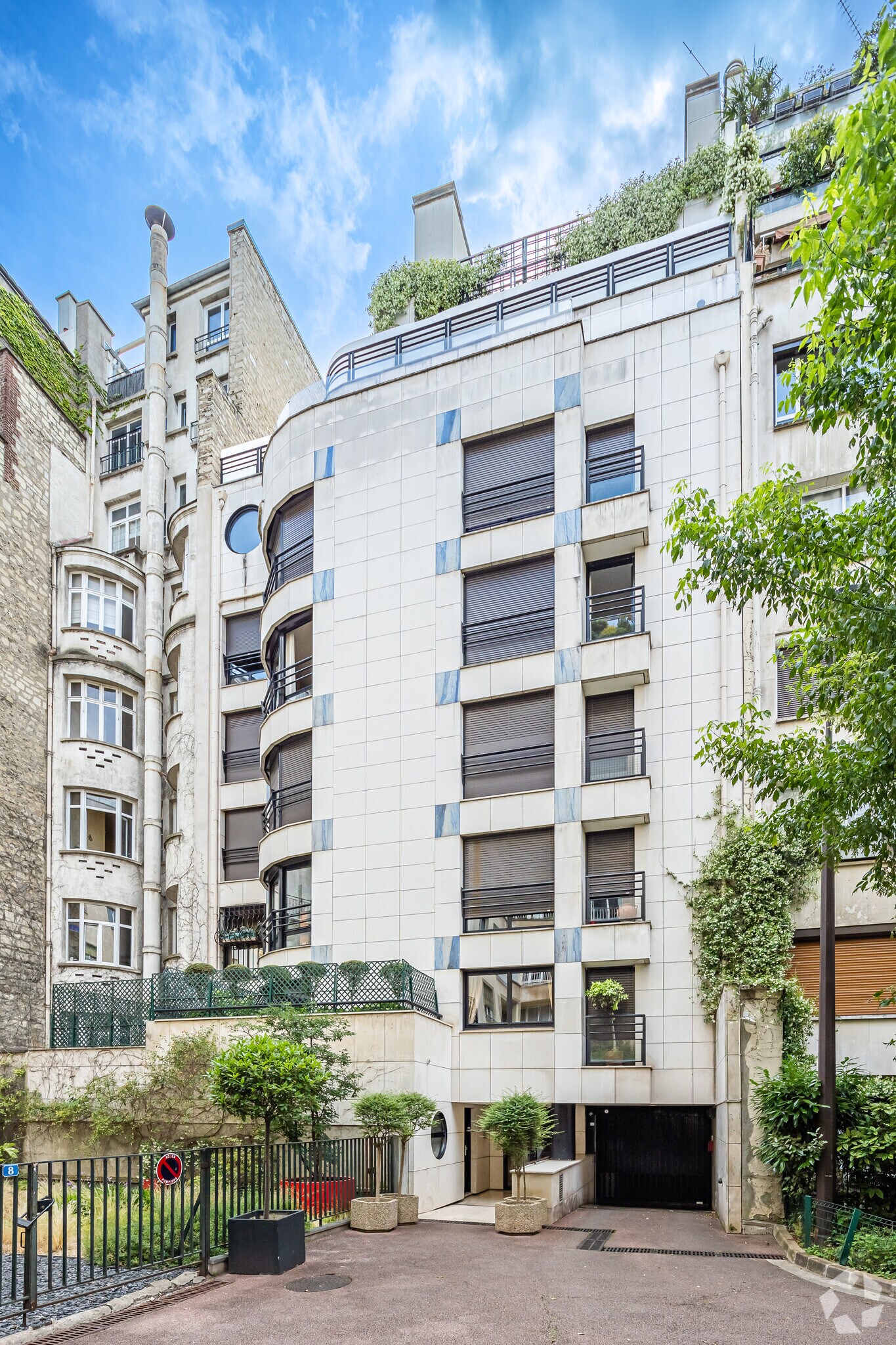 Immeuble residentiel dans Paris à vendre Photo principale– Image 1 sur 2