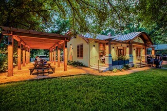 Plus de détails pour 313 E San Antonio St, Fredericksburg, TX - Local commercial à vendre
