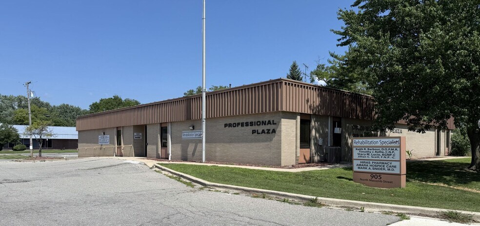 905 N Macomb St, Monroe, MI à louer - Photo de l’immeuble – Image 2 sur 3