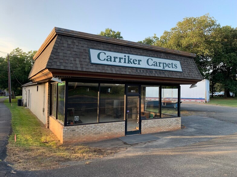 8611 Fairview Rd, Charlotte, NC à louer - Photo de l’immeuble – Image 2 sur 5