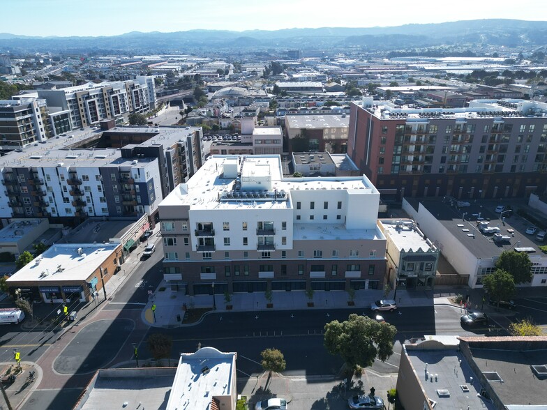 201 Grand Ave, South San Francisco, CA à louer - Photo de l’immeuble – Image 2 sur 14
