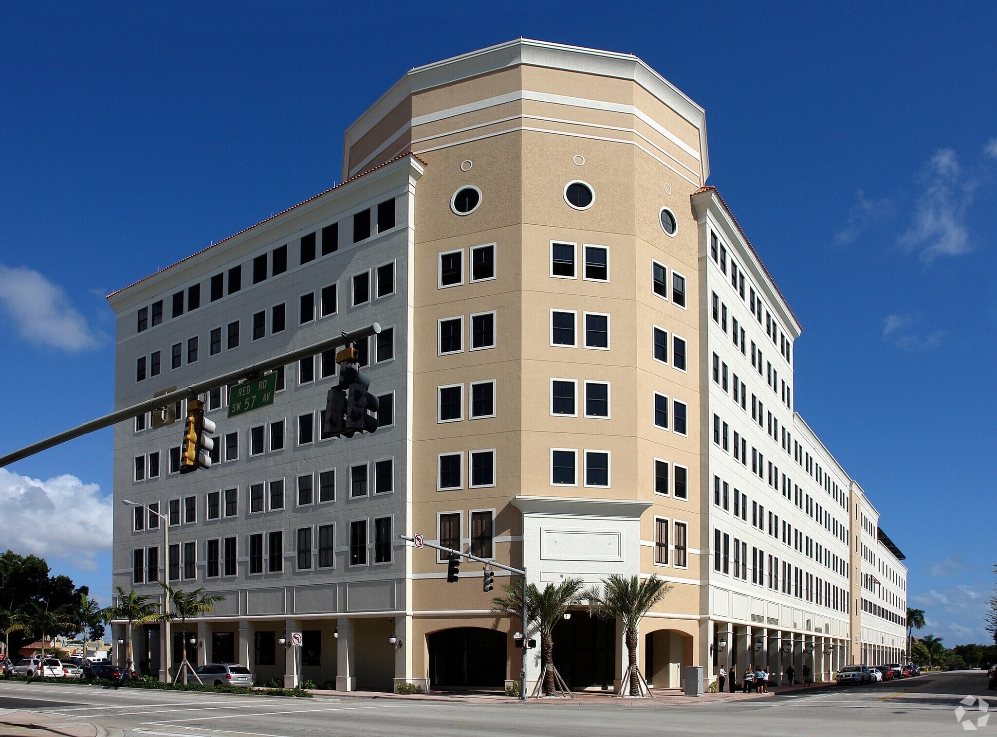 6705 S Red Rd, Coral Gables, FL à louer Photo de l’immeuble– Image 1 sur 8