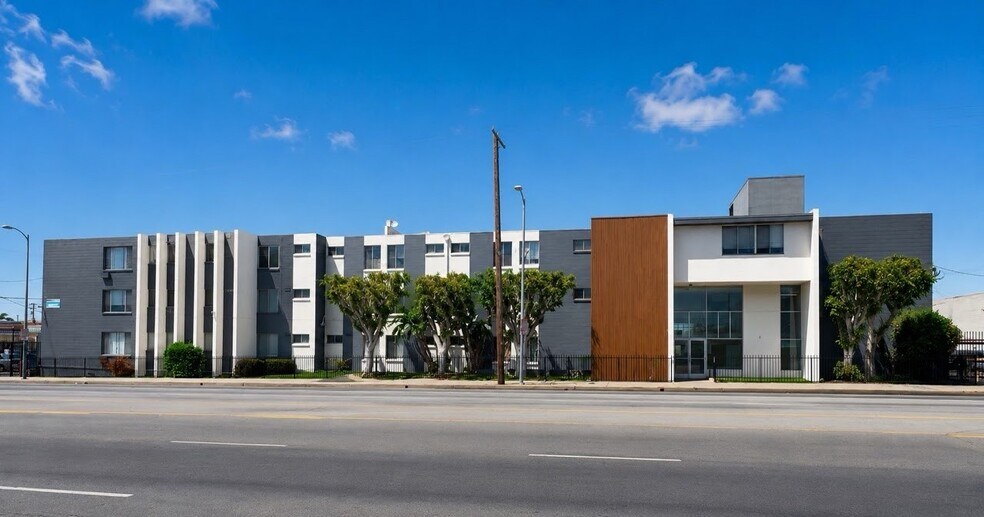 835 W Rosecrans Ave, Gardena, CA à vendre - Photo de l’immeuble – Image 1 sur 18