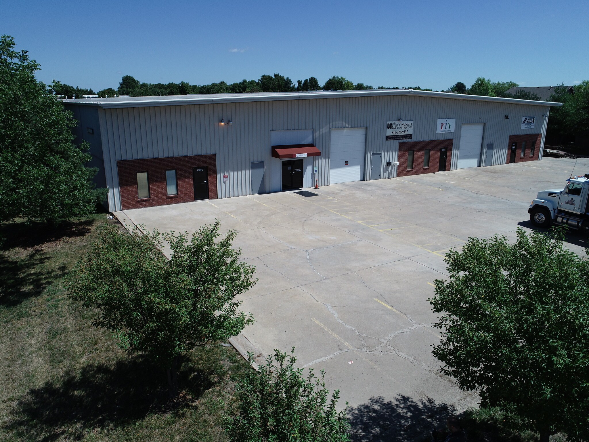 1221 SE Broadway Dr, Lee's Summit, MO à louer Photo principale– Image 1 sur 9