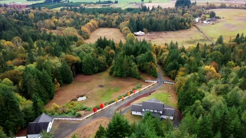 12832 Hunter Rd Sw, Rochester, WA à vendre - Vidéo sur l’annonce professionnelle – Image 2 sur 10