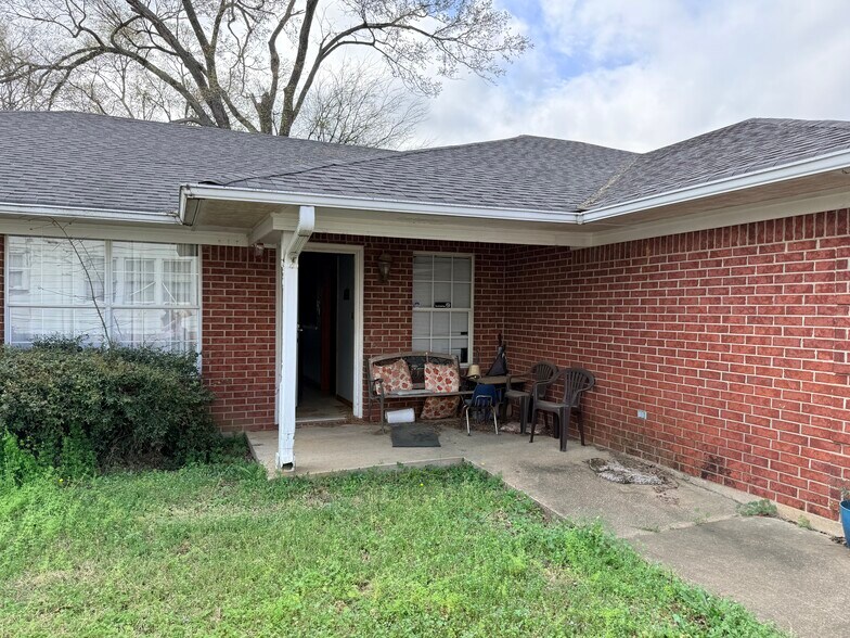 425 Neches St, Jacksonville, TX à vendre - Photo de l’immeuble – Image 2 sur 21